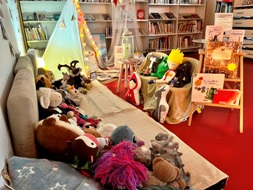 Nit màgica i POÈTICA de peluixos a la Biblioteca