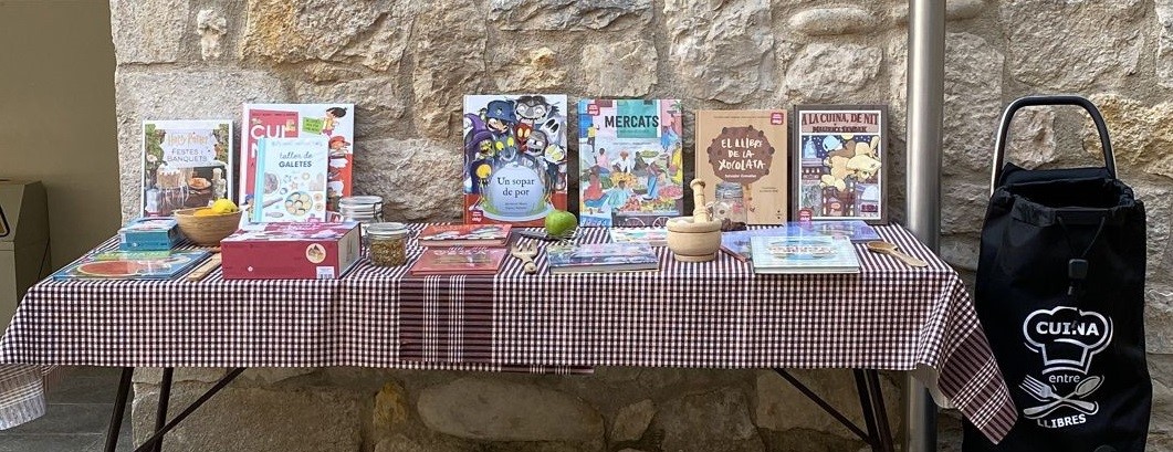  BIBLIOCARRETÓ-CUINA ENTRE LLIBRES